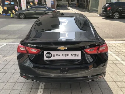기포 생긴 자동차 뒷유리 썬팅 미리미리 대비해야 합니다.