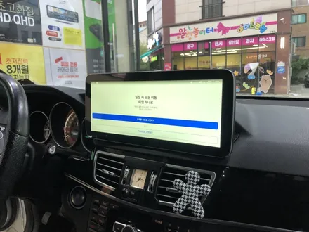 벤츠 W212 차량용 안드로이드 네비게이션 아이나비 지도까지.