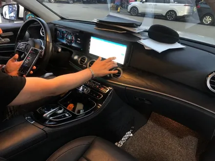 벤츠 W213 안드로이드 M2C를 대신할 큐로이 300