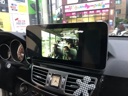 벤츠 W212 차량용 안드로이드 네비게이션 아이나비 지도까지.