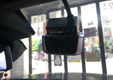BMW 순정 블랙박스가 되어버린 아이나비 QXD2