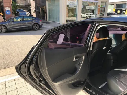 가을 햇볕을 대비하는 인천 썬팅 아반떼 MD 재시공