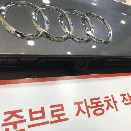 아우디 Q7 어라운드 뷰 주차 자신감을 위해 꼭 필요한 옵션