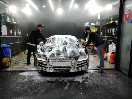 아우디 R8 V10 광택+코팅으로 광빨에 눈이 부시다!! / 부천시 원미구 상동