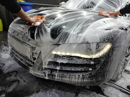 아우디 R8 V10 광택+코팅으로 광빨에 눈이 부시다!! / 부천시 원미구 상동