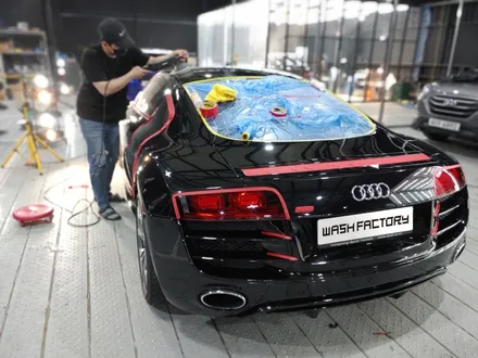 아우디 R8 V10 광택+코팅으로 광빨에 눈이 부시다!! / 부천시 원미구 상동