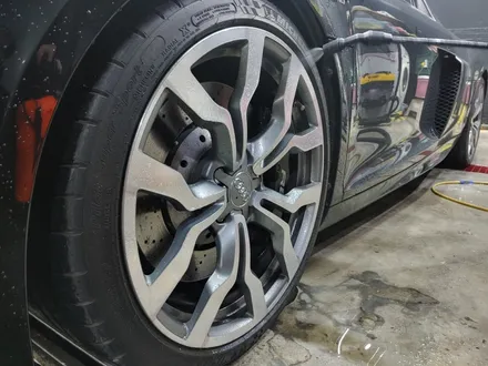 아우디 R8 V10 광택+코팅으로 광빨에 눈이 부시다!! / 부천시 원미구 상동