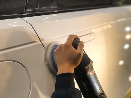 레인지로버 벨라 자동차폴리싱 으로 잔기스제거 후 광도 업! / 부천시 원미구 상동