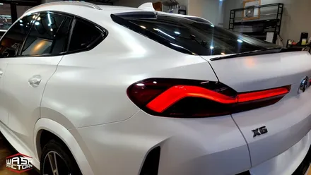 BMW  X6 사틴 화이트 전체랩핑+크롬죽이기+포인트카본 / 부천시 원미구 상동