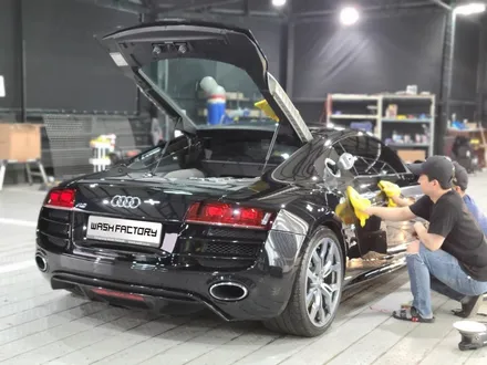 아우디 R8 V10 광택+코팅으로 광빨에 눈이 부시다!! / 부천시 원미구 상동
