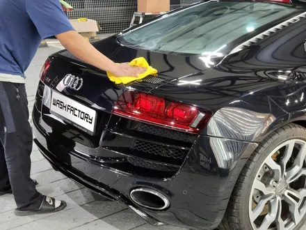 아우디 R8 V10 광택+코팅으로 광빨에 눈이 부시다!! / 부천시 원미구 상동