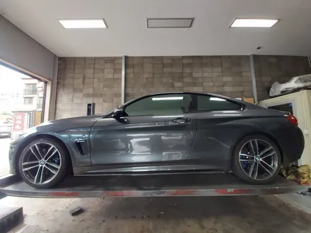 BMW 4시리즈 쿠페 M4바디킷 교체 후 사틴블랙 전체랩핑 / 전주시 완산구 평화동