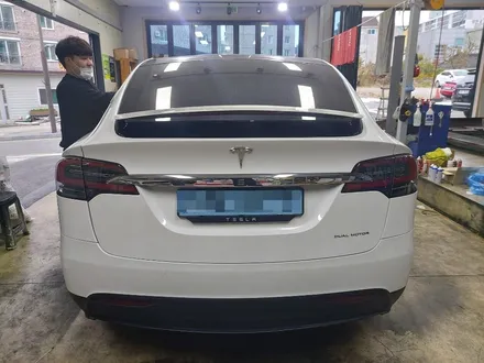 서울에서 전주까지 오신 모델X 전체 랩핑 시공, 전주 플딥 전문더제이 / 전주시 완산구 평화동