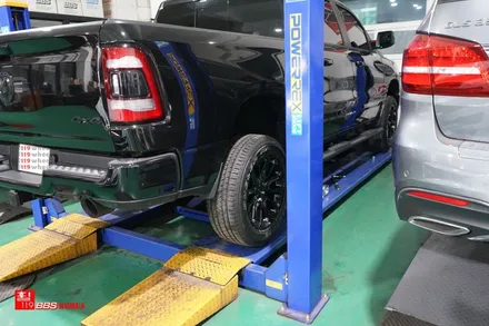 닷지 램 검정반무광 휠도색 장착 휠119 판금도색 / 서울 강남