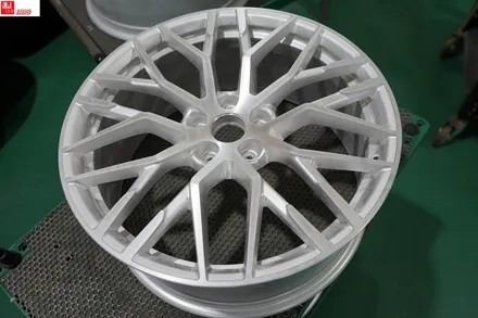 휠도색 AUDI R8 박리후 멧블랙 색상변경 휠119 / 서울 강남