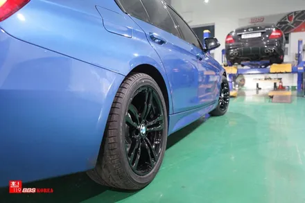bmw320D 18인치휠 검정유광 색상으로 휠도색 / 서울 강남
