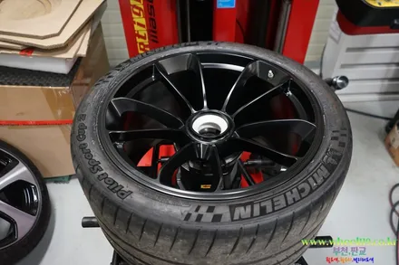 포르쉐 GT3 휠 도장 얼룩 박리후 재도색 휠119 / 강남 송파 서초 판교 분당