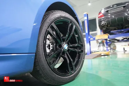bmw320D 18인치휠 검정유광 색상으로 휠도색 / 서울 강남