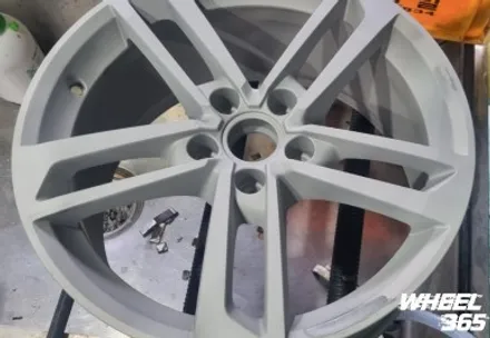 아우디 TT 45 TFSI QUATTRO 18인치 휠 블랙유광 컷팅 흰 바디에 멋지게 어울림 / 창원, 마산, 진해, 김해