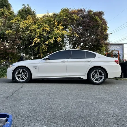 [부산캘리퍼도색][해운대휠수리][자동차휠도색] BMW 520d 브레이크 도색작업 입니다 :) / 부산 해운대 송정동