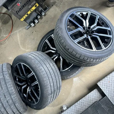 [부산휠수리][부산휠복원][부산휠도색] bmw i7 출고 순정휠 도장작업 (하이그로시블랙) / 부산 해운대 송정동