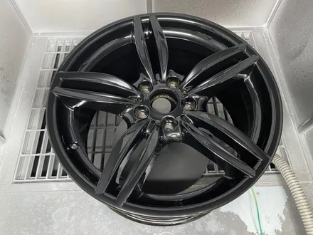 BMW 5시리즈 F바디 18인치 분체 유광블랙 포스팅 / 파주시 신촌동
