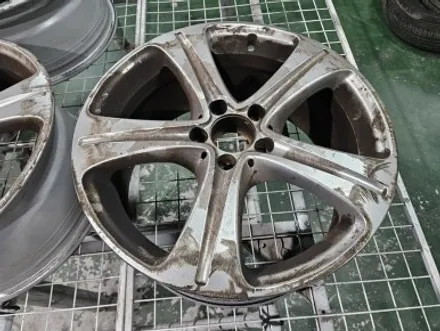 [휠클럽] 거래처건 E300 18인치 실버 휠복원 / 파주시 신촌동