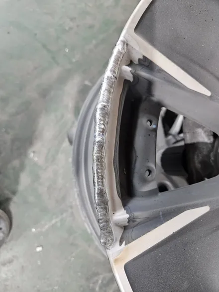 [휠클럽 BMW IX3 19인치 전륜 깊은 파임 알곤용접으로 살채워 다이아컷팅 휠복원 / 파주시 신촌동