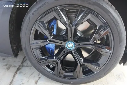 BMW i4 검정유광 휠도색