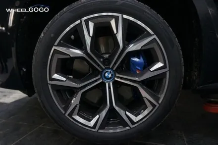 BMW i4 검정유광 휠도색