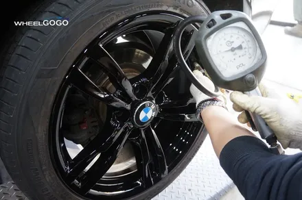 BMW F30 320 검정유광 휠도색