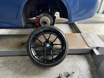 [BMW 330i 19인치 사제휠 검정반무광 매트블랙 휠도색 경기광주 휠도색 휠복원 휠교환 타이어] 분당 용인 성남 하남 수원 / 경기광주 문형동