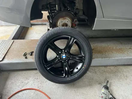 [BMW 320d 17인치 순정휠 검정반무광 매트블랙 휠도색 사일룬 225 50 17 인스파이어 타이어교체 경기광주 휠도색 타이어 휠복원 휠교체] 분당 성남 용인 하남 수원 / 경기광주 문형동