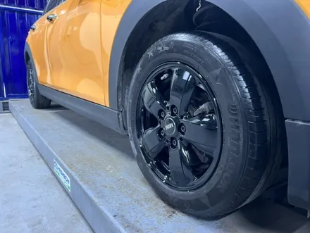 [미니쿠퍼S 15인치 휠 검정 유광 휠도색 경기광주 휠사무소] 휠복원 휠수리 성남 분당 용인 하남 수원 / 광주. 성남, 용인, 수원