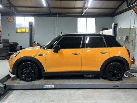 [미니쿠퍼S 15인치 휠 검정 유광 휠도색 경기광주 휠사무소] 휠복원 휠수리 성남 분당 용인 하남 수원 / 광주. 성남, 용인, 수원