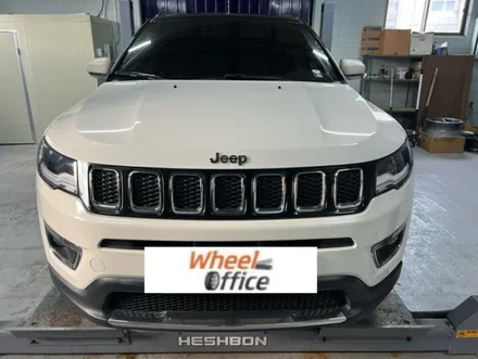 [준중형 SUV Jeep 지프 컴패스 순정 17인치 휠 검정반무광 매트블랙 휠도색 경기광주 휠도색 휠복원 휠교환 타이어 휠사무소] 분당 용인 성남 하남 수원 / 광주. 성남, 용인, 수원