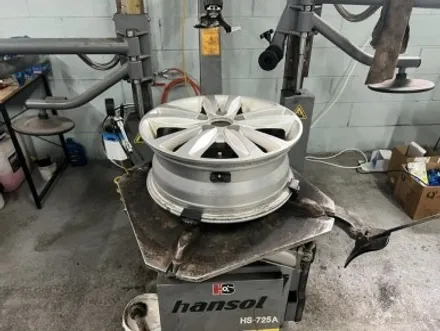 [KGM 티볼리 16인치 메탈릭실버 순정휠 휠복원 경기광주 휠복원 휠도색 휠교환 타이어] 분당 용인 성남 하남 수원 / 경기광주 문형동