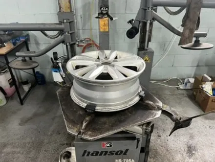 [KGM 티볼리 16인치 메탈릭실버 순정휠 휠복원 경기광주 휠복원 휠도색 휠교환 타이어] 분당 용인 성남 하남 수원 / 경기광주 문형동