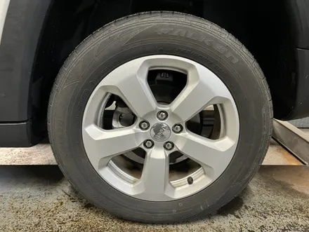 [준중형 SUV Jeep 지프 컴패스 순정 17인치 휠 검정반무광 매트블랙 휠도색 경기광주 휠도색 휠복원 휠교환 타이어 휠사무소] 분당 용인 성남 하남 수원 / 광주. 성남, 용인, 수원
