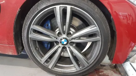 BMW 휠도색 F30,F31 442M 19인치를 유광블랙  복원후 깔끔하게 분체도장으로 작업했습니다 / 화성시 팔탄면