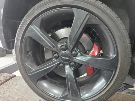 [화성 휠도색 / 동탄 휠도색] 제네시스 G70 19인치 유광 블랙 분체도장, 레드 캘리퍼와 환상 조합 / 화성시 팔탄면