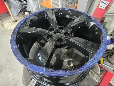 [화성 휠도색 / 동탄 휠도색] 제네시스 G70 19인치 유광 블랙 분체도장, 레드 캘리퍼와 환상 조합 / 화성시 팔탄면