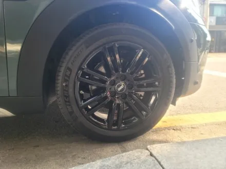 수원휠도색 수원휠복원 수원휠수리 BMW 미니쿠퍼 컨트리맨 순정휠도색 블랙유광 / 수원 탑동