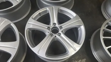 벤츠 e220d 순정휠도색 실버도색(수원휠도색,수원휠수리,수원휠복원,안산휠수리,안산휠복원,안산휠도색,동탄휠수리,동탄휠복원,동탄휠도색,수원휠세븐,평동휠수리,평동휠복원,평동휠도색) / 수원 탑동