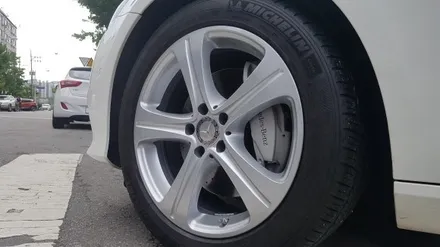 벤츠 e220d 순정휠도색 실버도색(수원휠도색,수원휠수리,수원휠복원,안산휠수리,안산휠복원,안산휠도색,동탄휠수리,동탄휠복원,동탄휠도색,수원휠세븐,평동휠수리,평동휠복원,평동휠도색) / 수원 탑동