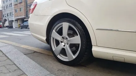 벤츠e300 순정휠도색 (수원휠도색, 수원휠수리, 수원휠복원, 안산휠복원, 안산휠수리, 안산휠도색) / 수원 탑동