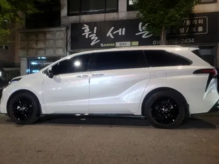 수원휠도색 수원휠복원 수원휠수리 도요타 시에나 휠색상변경 블랙유광 작업 / 수원 탑동