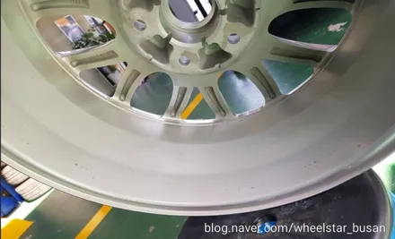 [부산휠수리][부산휠복원]현대 제네시스 BH330 17인치 순정휠 림파임 용접 시공 휠복원 휠수리 휠도색비용_wheelstar / 부산 사상 학장동