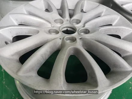 [[부산 휠복원][부산 휠도색]]BMW 미니 클럽맨 쿠퍼D 17인치 순정휠 블랙유광시공 휠복원 휠수리 휠도색비용 _wheelstar / 부산 사상 학장동
