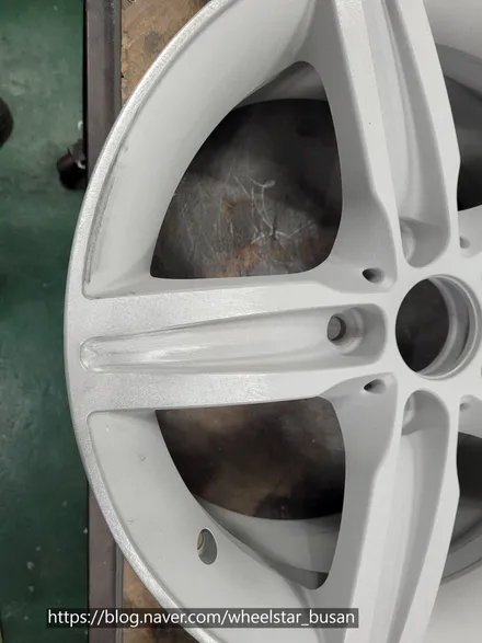 [[부산 휠복원][부산 휠도색]]BMW 118d  17인치  순정휠 고스트실버시공 휠복원 휠수리휠도색비용 _wheelstar / 부산 사상 학장동